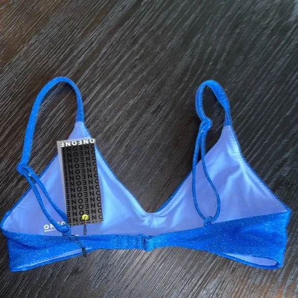 Striking Blue Triangle Bikini with High-Cut Design - Picture 3 of 3